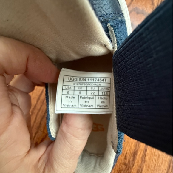 Ugg Rennon Low Sneakers Sz 6 - Picture 11 of 11